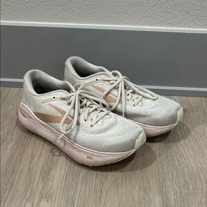 Brooks Women's Athletic Shoes - Cream and Pink